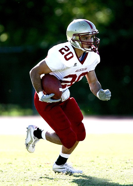 足球俱乐部财务与引援策略分析