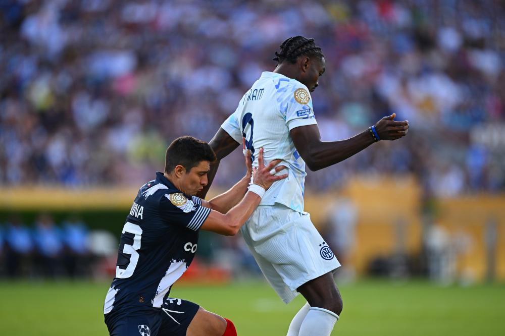 🎮T1 1-0 NS：Peyz韦鲁斯箭箭到肉，T1首局先下一城